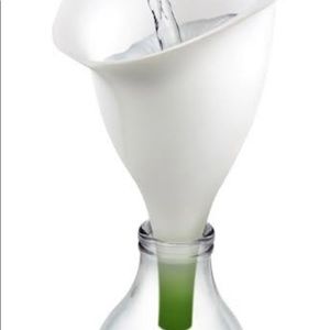 Fill-a-lily silicone funnel